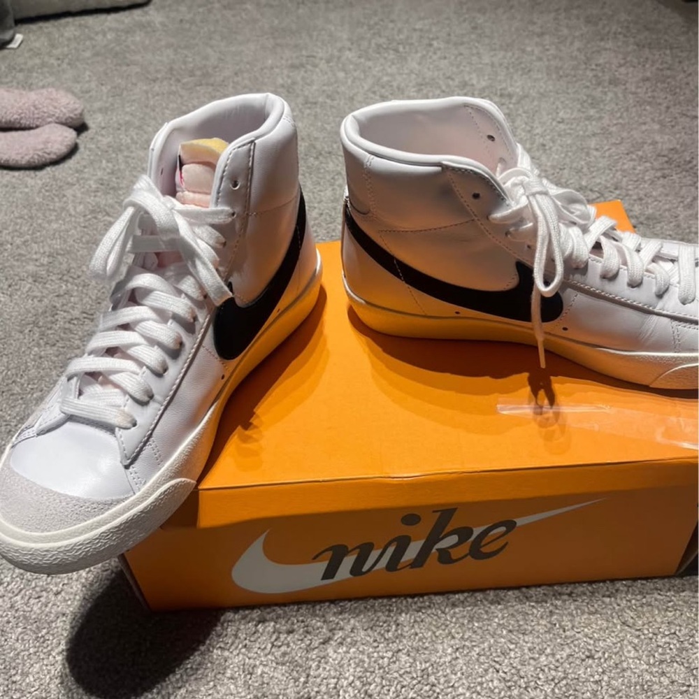 Nike Blazers woman's 7.5 6Y - Picture 2 of 3